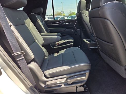 Used 2023 Cadillac Escalade Premium Luxury image 16