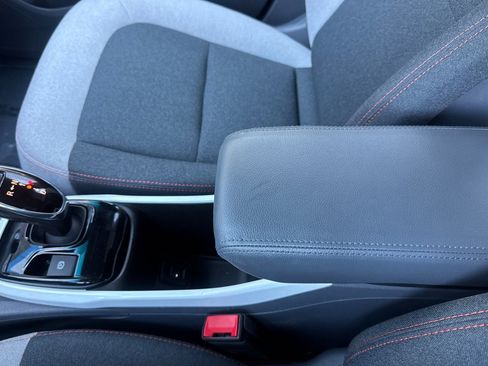 Used 2017 Chevrolet Bolt LT FWD image 33
