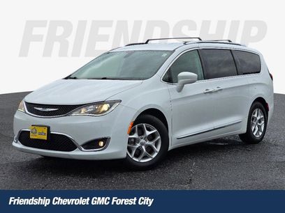 Used 2018 Chrysler Pacifica Touring-L w/ Tire & Wheel Group