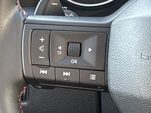 Used 2025 Nissan Rogue SV AWD/4WD image 23