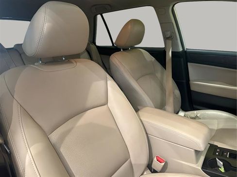 Used 2016 Subaru Outback 3.6R Limited AWD/4WD image 23