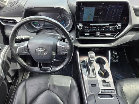 Used 2021 Toyota Highlander Platinum AWD/4WD image 11