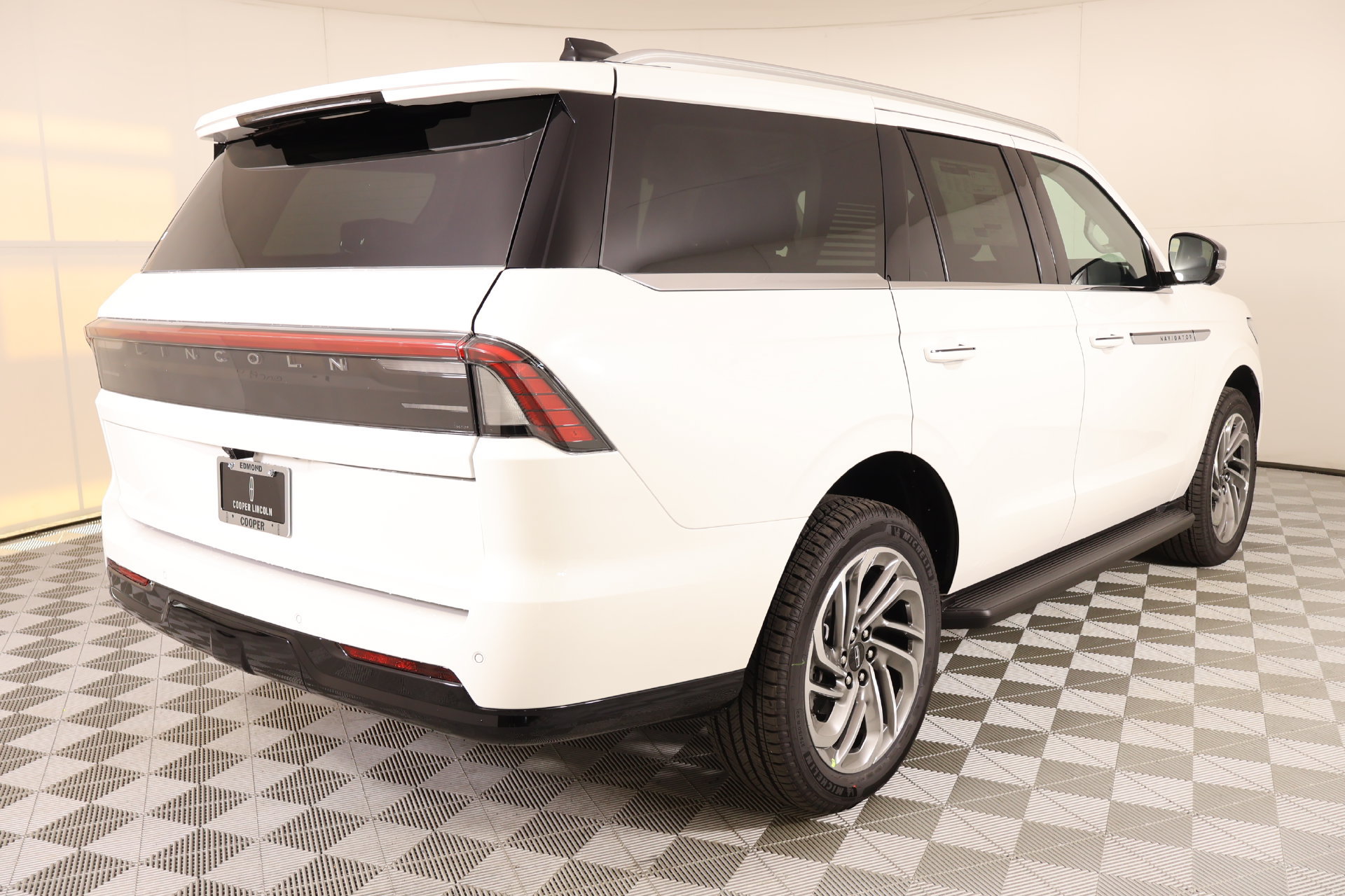 New 2026 Lincoln Navigator Premiere AWD/4WD image 22