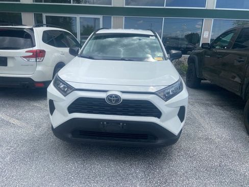Used 2021 Toyota RAV4 LE AWD/4WD image 2