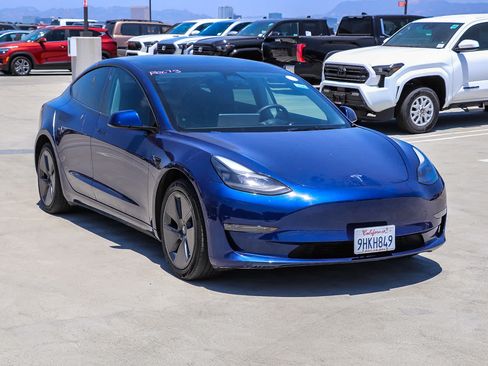 Used 2023 Tesla Model 3 Standard Range RWD image 3