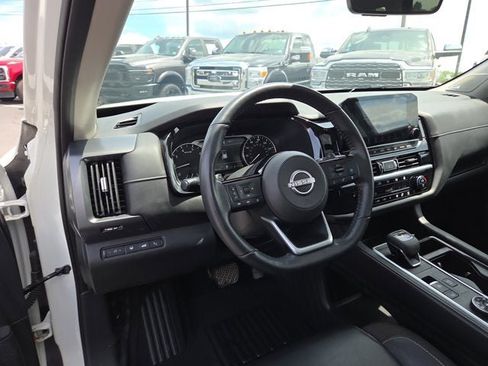 Used 2023 Nissan Pathfinder SL AWD/4WD image 8