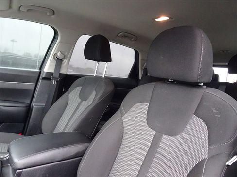 Used 2023 Kia Sorento LX image 12