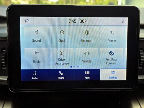 Used 2020 Ford Explorer XLT w/ Equipment Group 202A AWD/4WD image 18