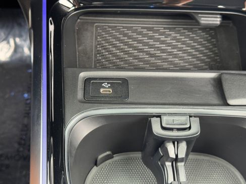 Used 2024 Mercedes-Benz GLB 35 AMG 4MATIC image 39