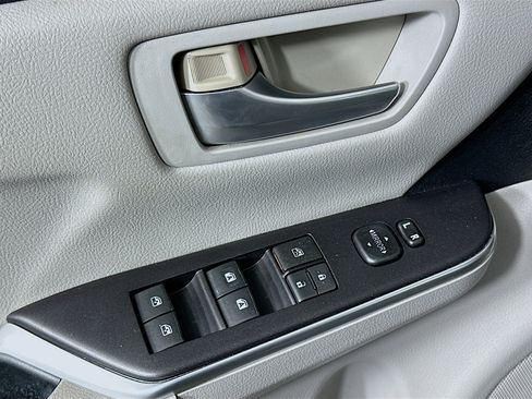 Used 2015 Toyota Camry LE FWD image 15