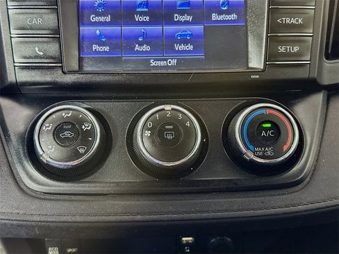 Used 2016 Toyota RAV4 LE image 18