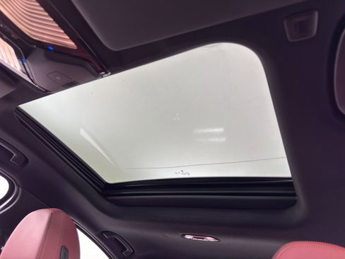 Used 2025 BMW 330i Sedan w/ M Sport Package image 12