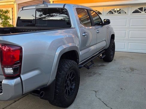 Used 2021 Toyota Tacoma SR5 w/ Technology Package AWD/4WD image 3