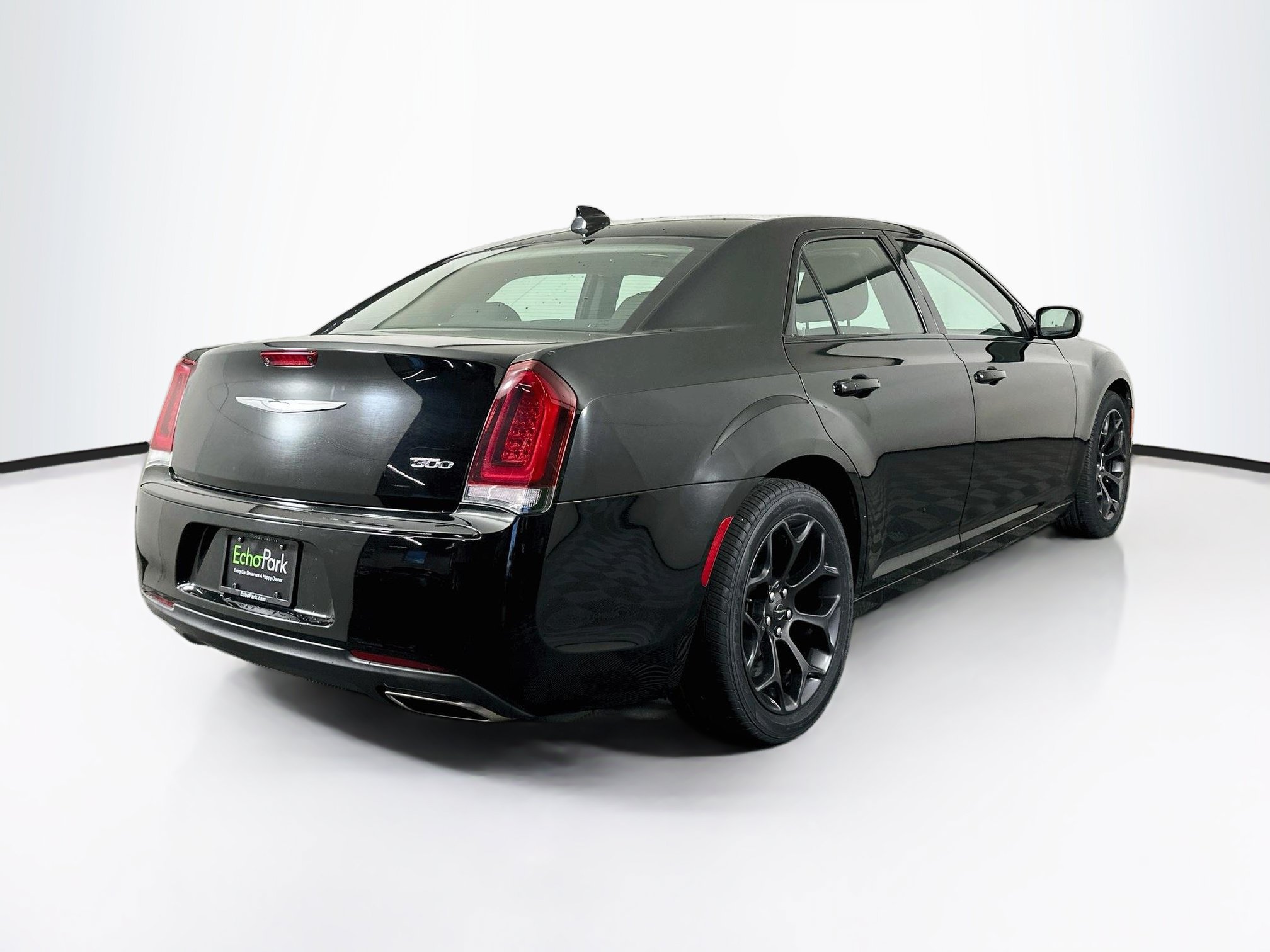 Used 2019 Chrysler 300 Touring w/ Sport Appearance Package RWD image 9
