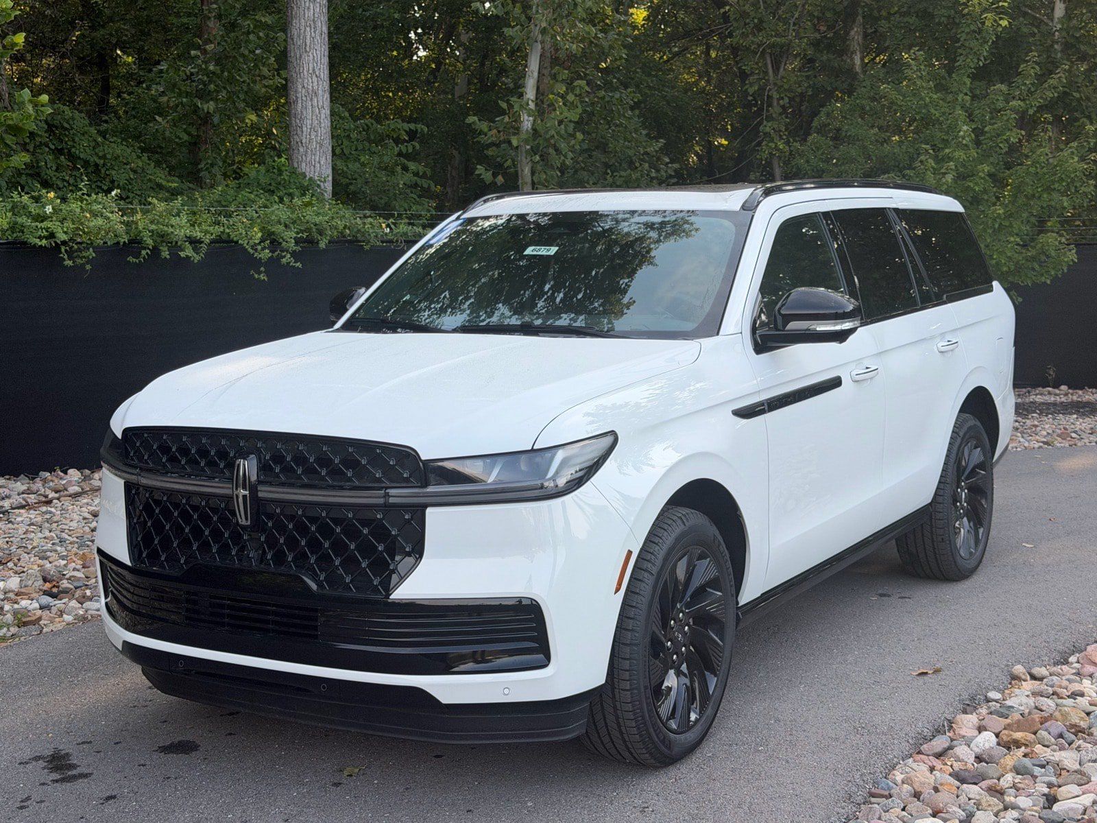 New 2027 Lincoln Navigator Reserve w/ Jet Appearance Package AWD/4WD image 1