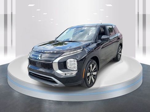 New 2025 Mitsubishi Outlander SE image 3