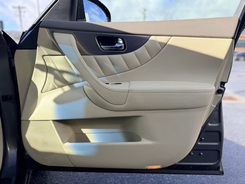 Used 2011 INFINITI FX35 2WD w/ Premium Pkg image 24