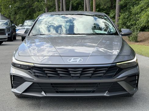 Used 2025 Hyundai Elantra SE w/ Cargo Package FWD image 40