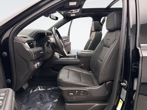 Used 2021 GMC Yukon Denali w/ Denali Premium Package image 11