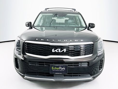 Used 2022 Kia Telluride S image 2