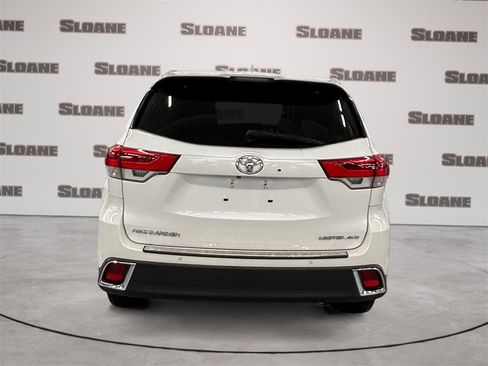 Used 2018 Toyota Highlander Limited Platinum image 4