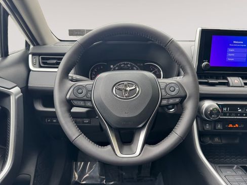 Used 2025 Toyota RAV4 XLE w/ Convenience Package AWD/4WD image 12