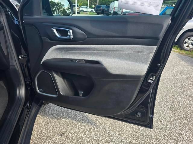 Used 2024 Jeep Compass Latitude w/ Sun and Sound Group AWD/4WD image 20