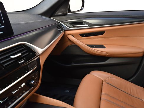 Used 2023 BMW M550i xDrive w/ Executive Package image 39