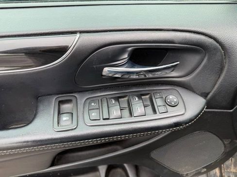 Used 2016 Dodge Grand Caravan SE image 15