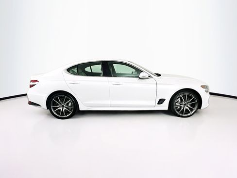 Used 2025 Genesis G70 2.5T image 10