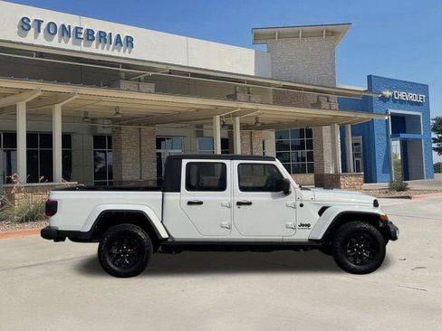 Used 2022 Jeep Gladiator Sport image 4
