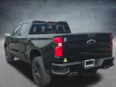 Used 2021 Chevrolet Silverado 1500 LT Trail Boss w/ Convenience Package II AWD/4WD image 4