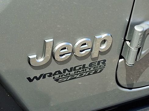 Used 2021 Jeep Wrangler Unlimited Sport AWD/4WD image 31