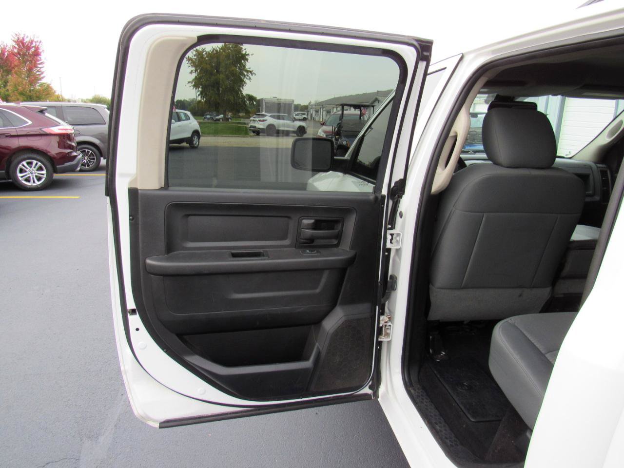 Used 2020 RAM 1500 Tradesman w/ Chrome Appearance Group RWD image 23