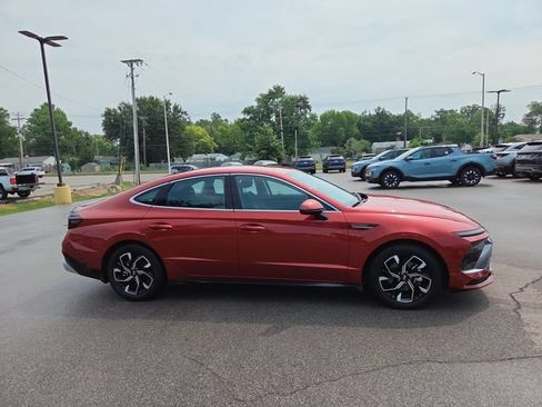 Certified 2025 Hyundai Sonata SEL AWD/4WD image 5