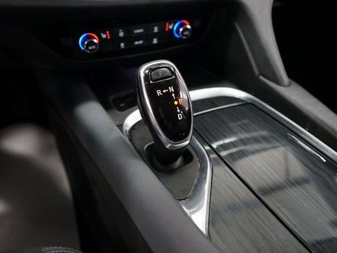 Used 2020 Buick Enclave Essence image 39