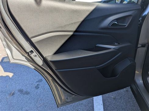 New 2026 Chevrolet Trax LT w/ Sunroof Package image 23