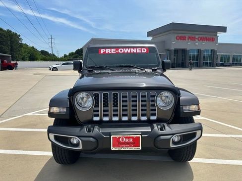 Used 2021 Jeep Wrangler Unlimited Sahara AWD/4WD image 19