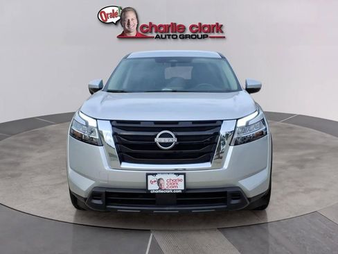 Used 2022 Nissan Pathfinder S FWD image 9