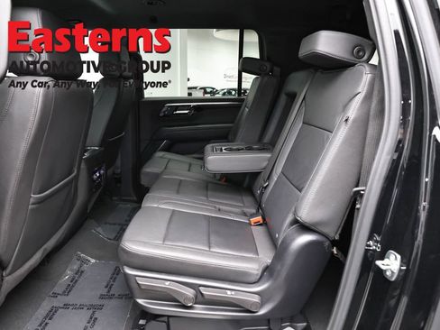 Used 2025 Chevrolet Suburban Z71 AWD/4WD image 23