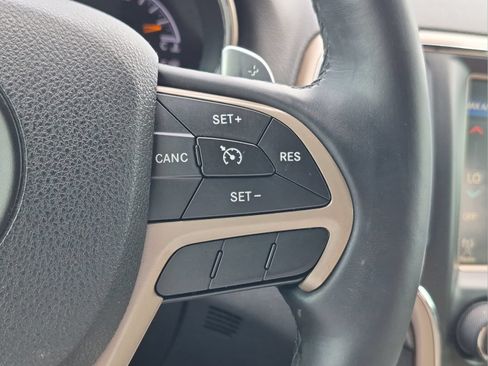 Used 2017 Jeep Grand Cherokee Laredo 75th Anniversary RWD image 10