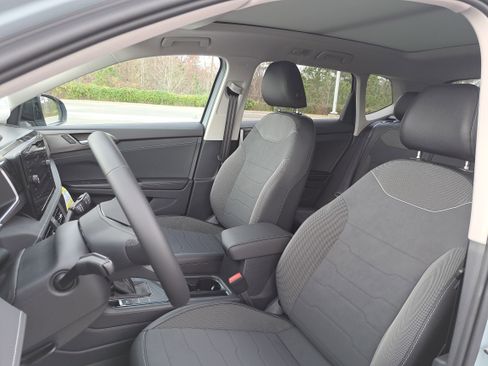 New 2026 Volkswagen Taos SE image 14