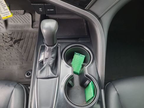 Used 2019 Toyota Camry SE image 25