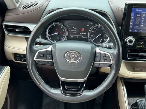 Used 2022 Toyota Highlander Platinum FWD image 44