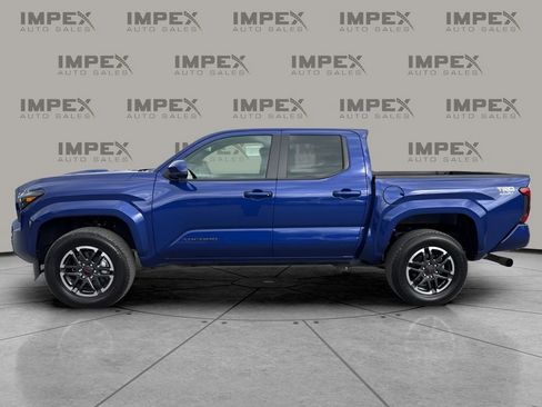 Used 2025 Toyota Tacoma TRD Sport image 2