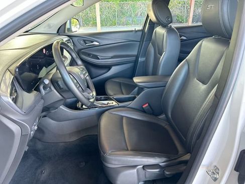 Used 2024 Buick Encore GX Sport Touring FWD image 18