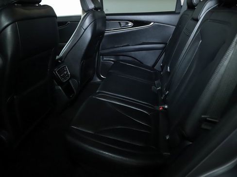 Used 2021 Lincoln Nautilus AWD image 14