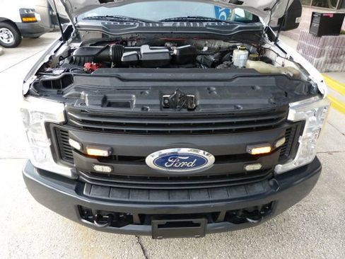 Used 2019 Ford F250 XL w/ Power Equipment Group RWD image 9