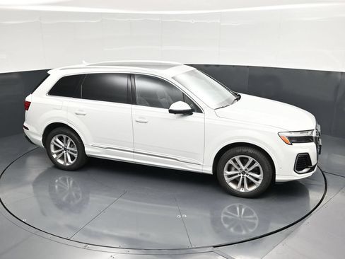 Used 2025 Audi Q7 3.0T Premium Plus AWD/4WD image 45