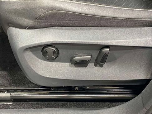 Used 2023 Volkswagen Tiguan SE FWD image 16